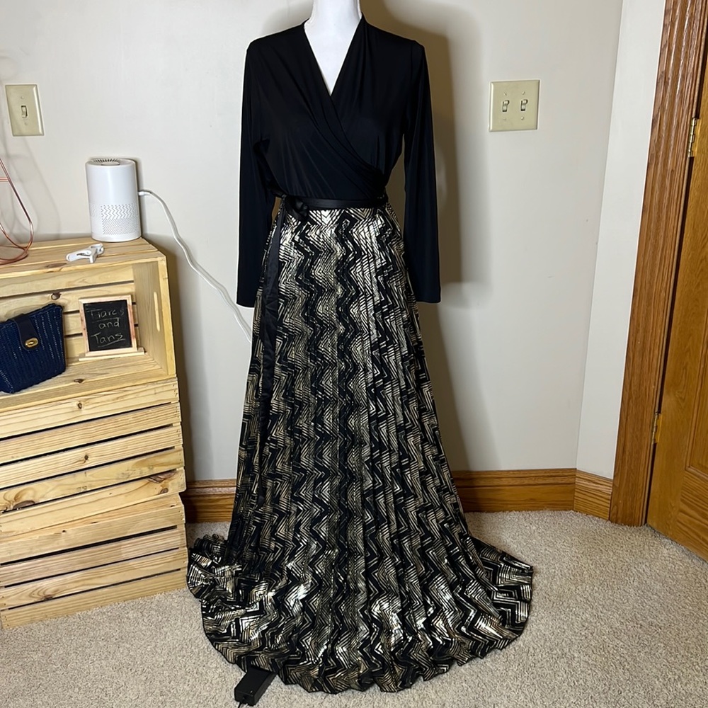 LuLaRoe DeAnne Black And Gold Chevron Print Pleated Long Dress Large